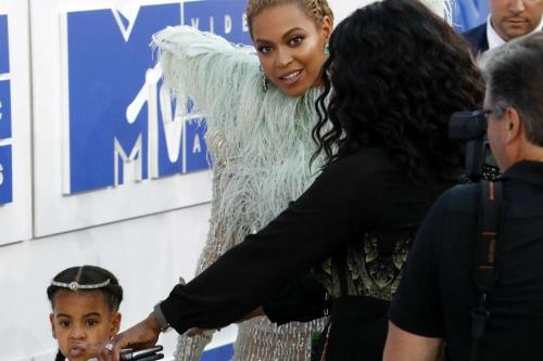 Blue Ivy is 'very good' sister to twins