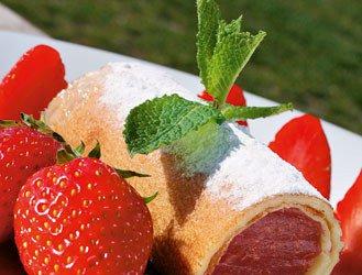 Spring rolls with mint strawberries