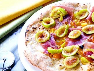 The pizza from Alba Pezone: the fried and flaky pizza
