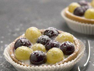 Tartlet with two grapes